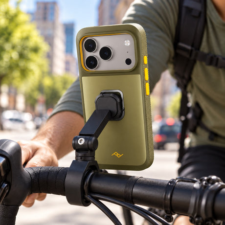 Peak Design GNAR Case – iPhone 17 Pro – Kelp – ilustračné foto (AI)