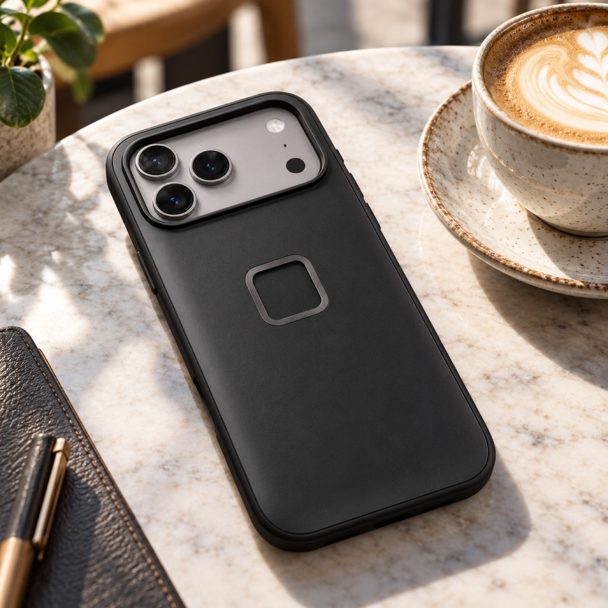 Peak Design GNAR Case – iPhone 17 Pro Max – čierna – ilustračné foto (AI)
