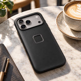Peak Design GNAR Case – iPhone 17 Pro Max – čierna – ilustračné foto (AI)