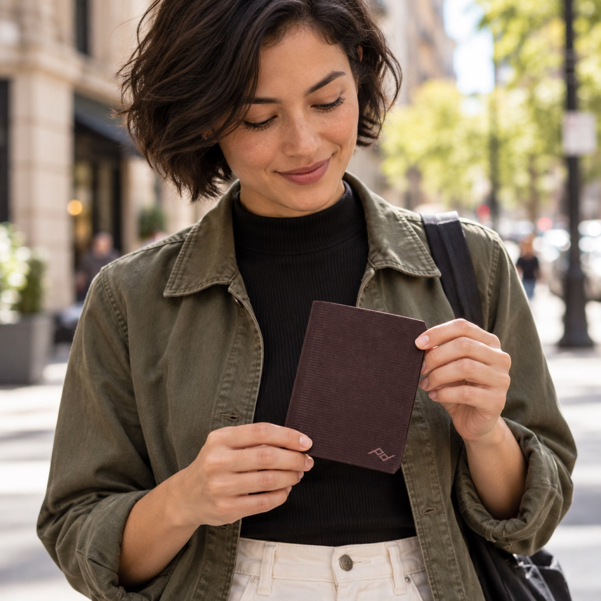 Peak Design Passport Wallet – Eclipse – ilustračné foto (AI)