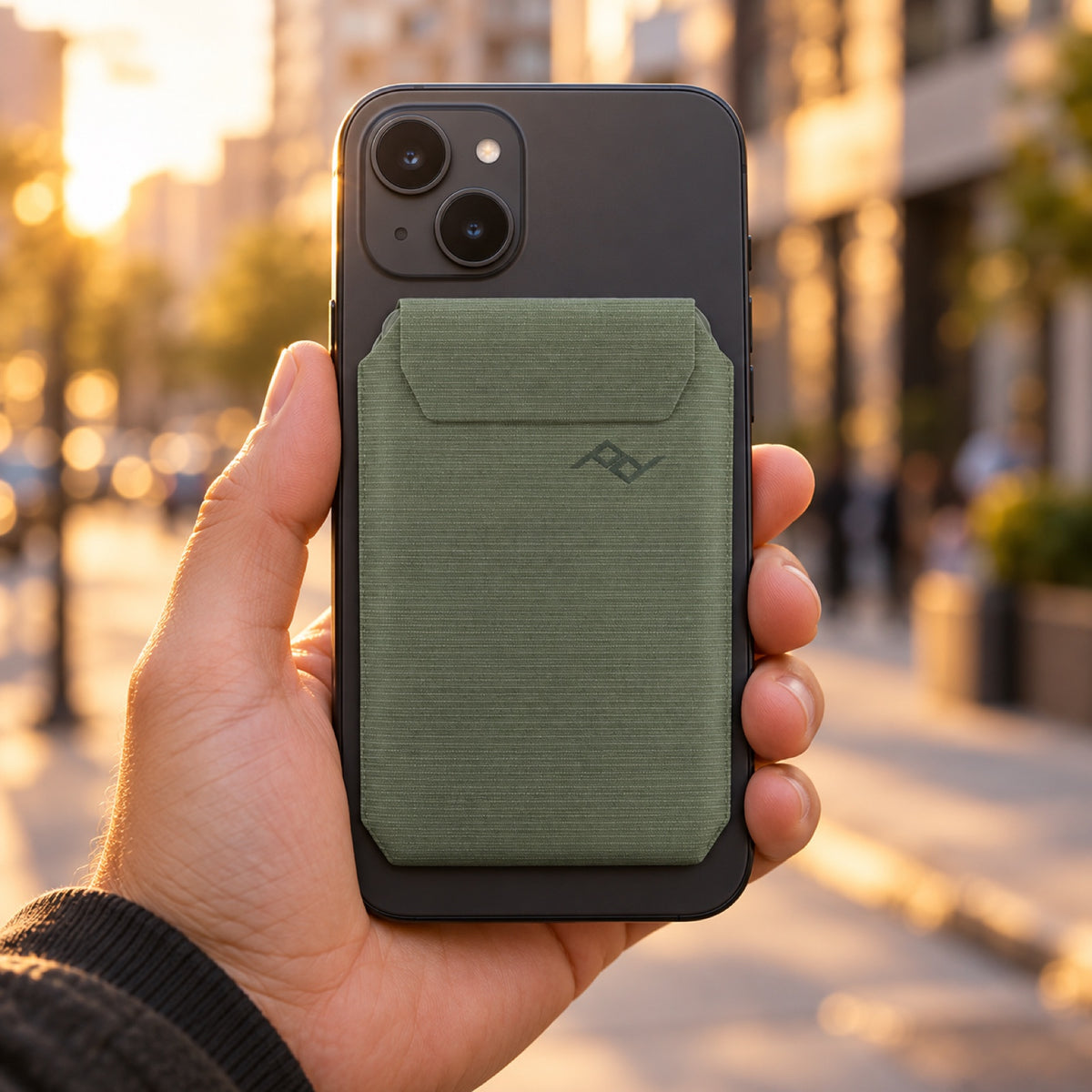 Peak Design Wallet Slim – Sage – ilustračné foto (AI)