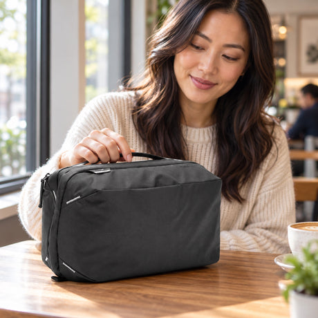 Peak Design Wash Pouch v2 – čierna – ilustračné foto (AI)
