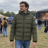 Bunda s kapucňou Pepe Jeans Red Bull Racing – tmavozelená – ilustračné foto (AI)