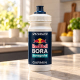 Fľaša na vodu Red Bull Bora Hansgrohe – SPECIALIZED Team Edition 550 ml – ilustračné foto (AI)