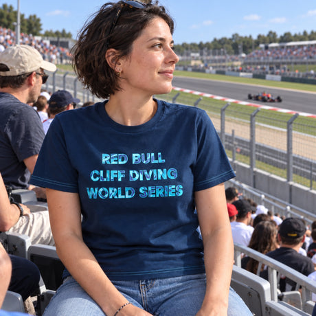 Red Bull Cliff Diving Logo T-Shirt – Blue – ilustrační foto 2 (AI)