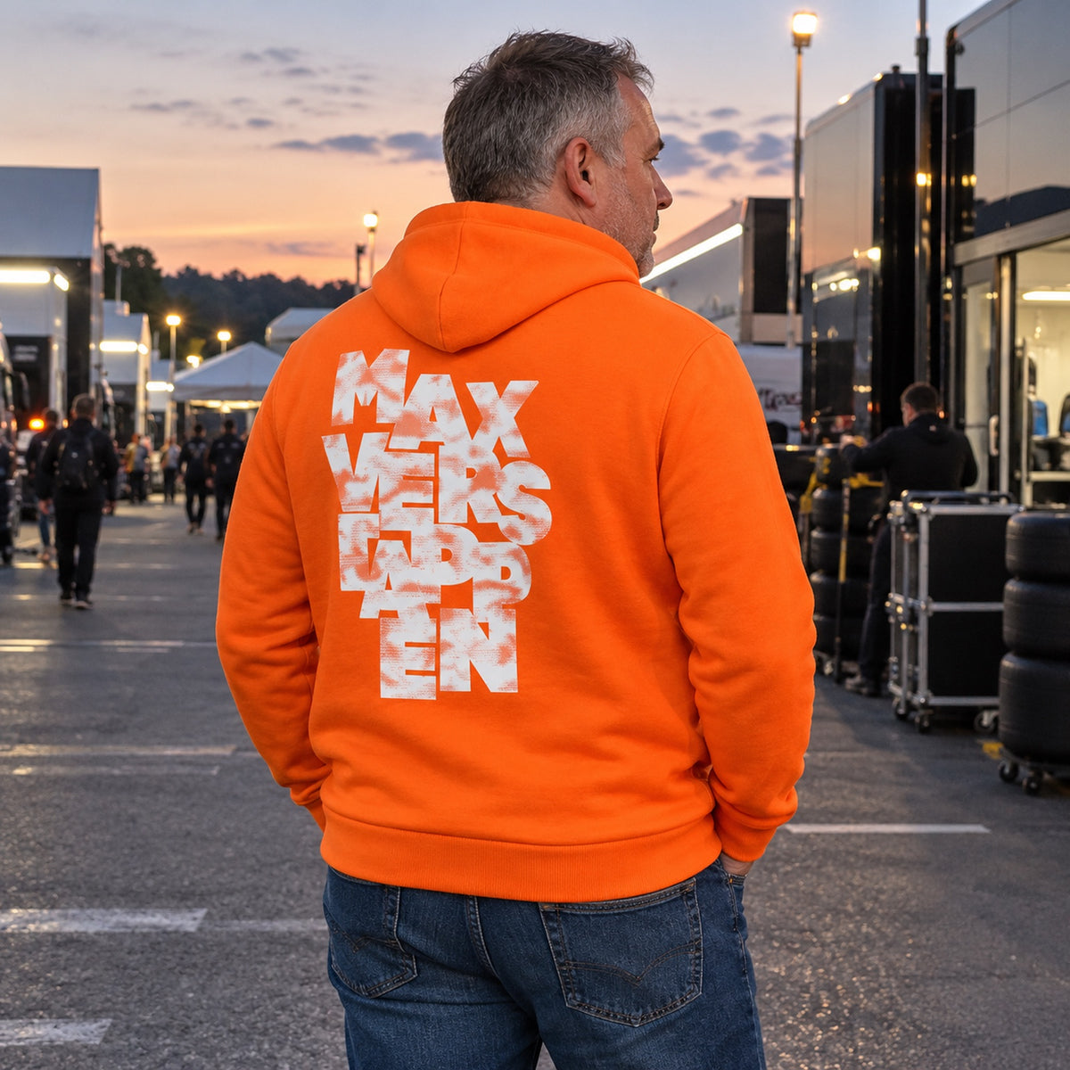 Max Verstappen – Red Bull Racing F1 EXPRESS Hoodie – Orange – ilustrační foto (AI)