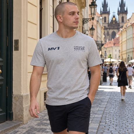 Max Verstappen Red Bull Racing F1 HELMET T-Shirt – Grey – ilustrační foto (AI)