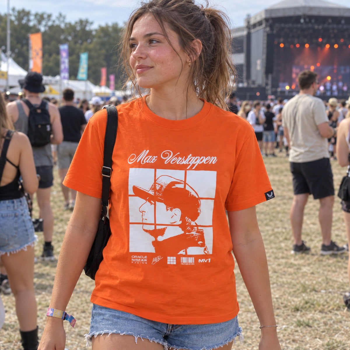 Oracle Red Bull Racing Max Verstappen MV1 T-Shirt – Orange – ilustrační foto 2 (AI)