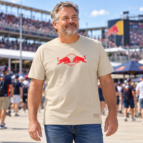 Tričko Oracle Red Bull Racing edícia SPARK s logom – pieskové – ilustračné foto (AI)