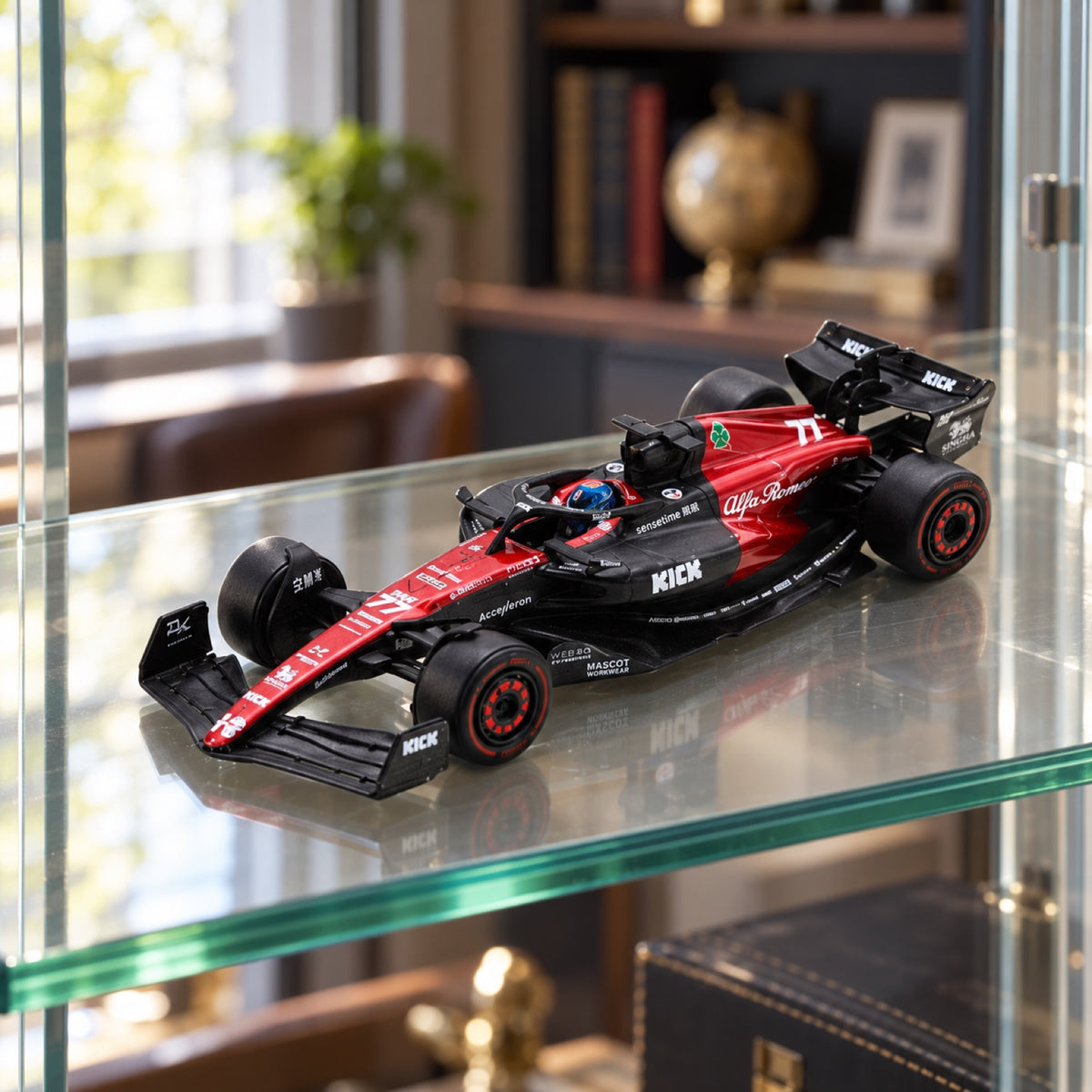 Model Spark Alfa Romeo F1 Team C43 Valtteri Bottas 1:64 – 2023 – ilustračné foto (AI)