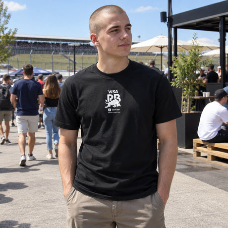 Visa Cash App RB F1 Team ESS Casual T-Shirt – Black – ilustrační foto (AI)