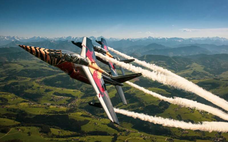 Red Bull kľúčenka The Flying Bulls - alpha jet