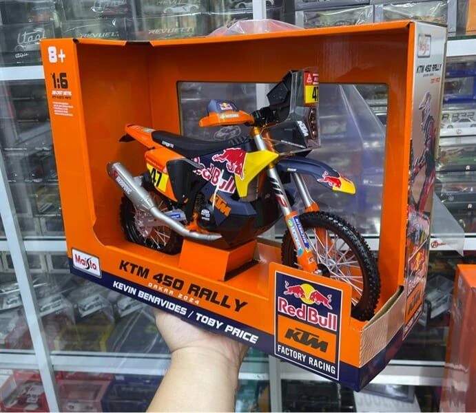 Model motocyklu Red Bull KTM 450 Rally Dakar 2024 Kevin Benavides nr.47