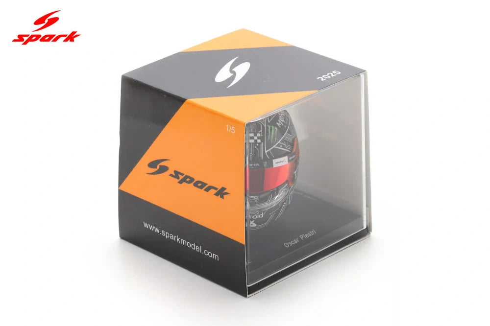 Model prilby Spark Oscar Piastri 1:5 – GP USA F1 2025