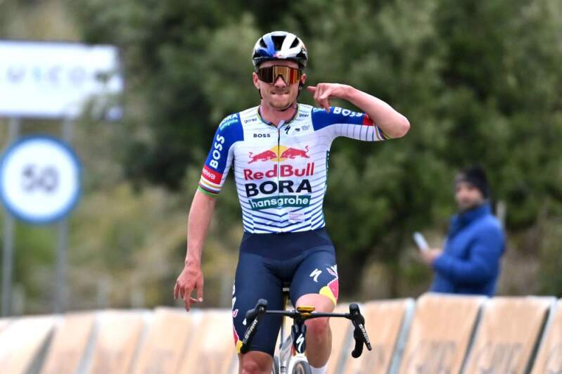 Fľaša na vodu Red Bull Bora Hansgrohe - REMCO edícia SPECIALIZED 550ml