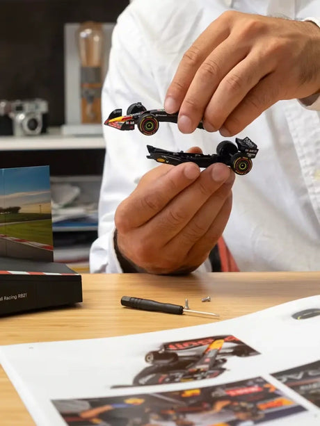 Stavebnica modelu Oracle Red Bull Racing RB21 Max Verstappen 1:43 – adventný kalendár